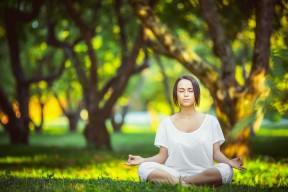 爱游戏体育-萨拉赫叛变枫叶国？穿错球衣天神下凡，加拿大球迷集体破防